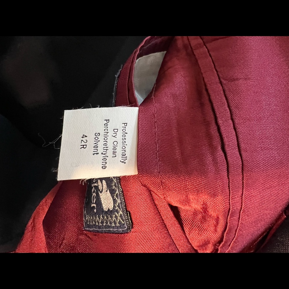 Navy suit coat 42R GREAT CONDITION! - Picture 3 of 4